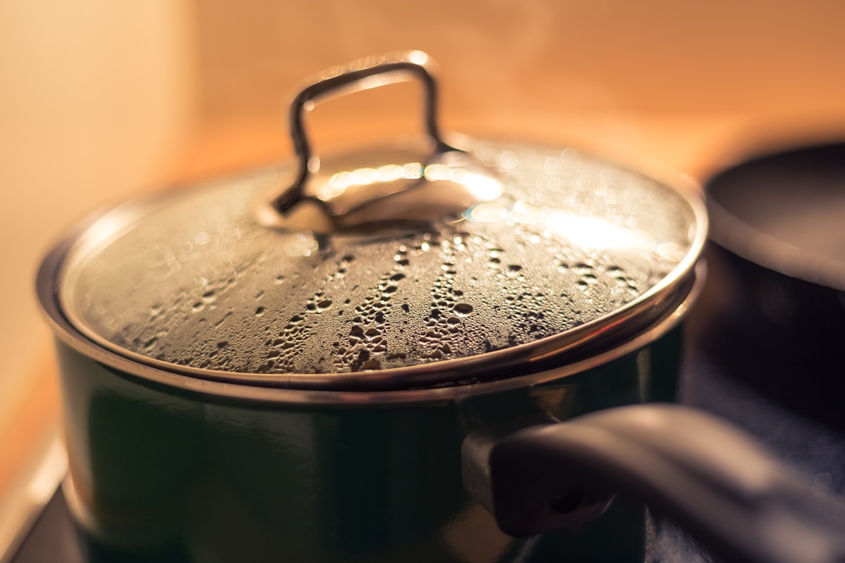 Various low-calorie cooking methods in action